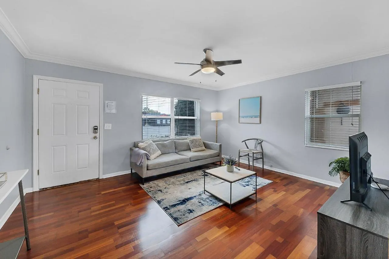 タンパUnique 1Br With Garden Near Downtown Clearwaterアパートメント